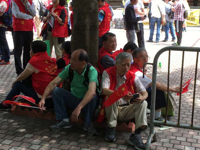Image for article titled Hong Kong’s pro-Beijing demonstrators are out in full force as a key Chinese official visits