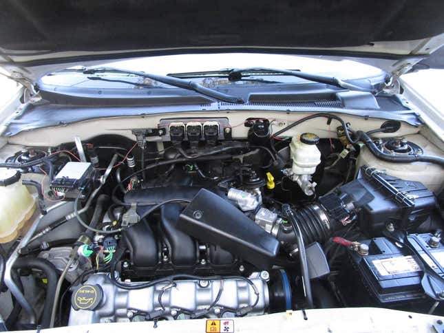 Image for article titled At $7,900, Would You Let This 2005 Ford Escape XLT Slip on By?
