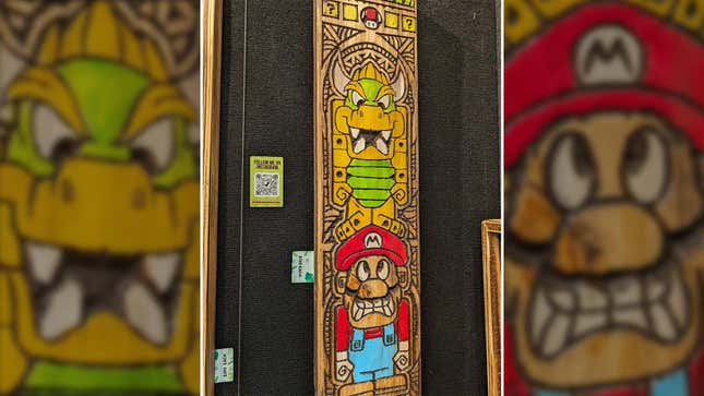 A Tiki of Mario and Bowser are on display at Comic Con.