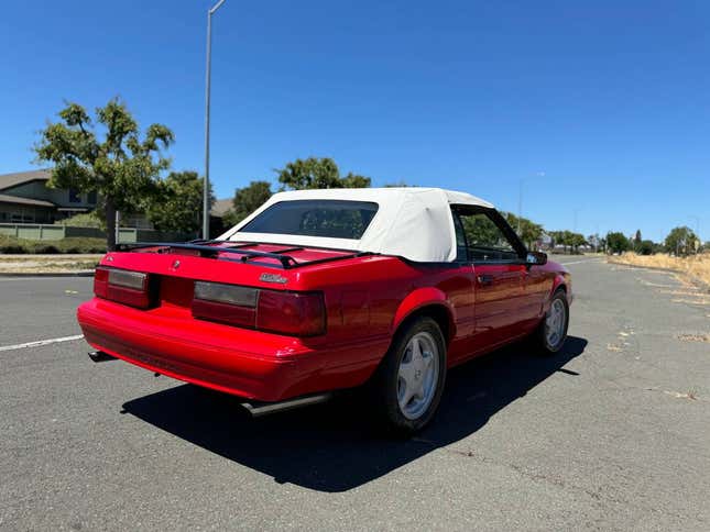 Image for article titled At $13,900, Does This 1993 Ford Mustang LX 5.0 Give You Goosebumps?