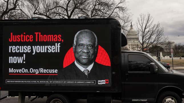 Image for article titled Supreme Court Justice Clarence Thomas Is Being Offered $1 Million to Resign By This Famous White Guy