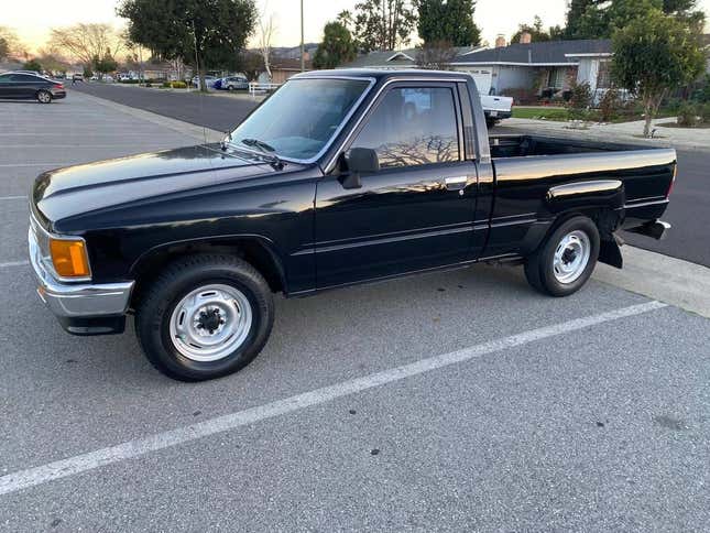 Image for article titled At $6,000, Is This 1988 Toyota Pickup Simply A Steal?