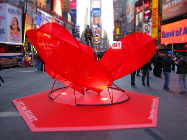 Image for article titled This giant, pulsating heart is a Valentine to New York City
