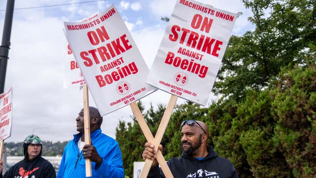 Boeing workers on a picket line