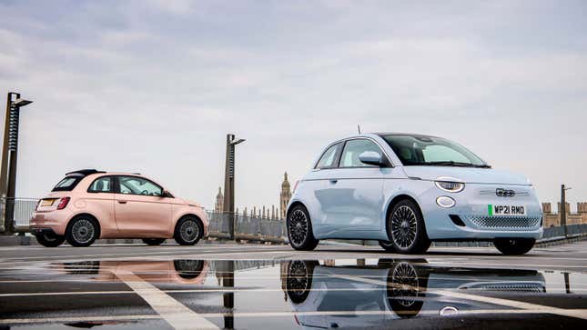 Two electric Fiat 500s in blue and pink. 