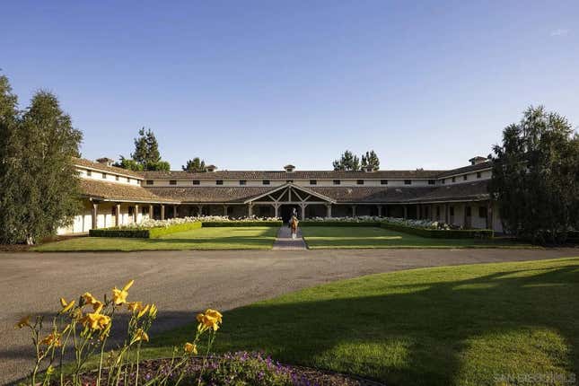 Image for article titled See inside a California ranch with 26 bedrooms, 22 bathrooms, and Olympic-caliber equestrian grounds