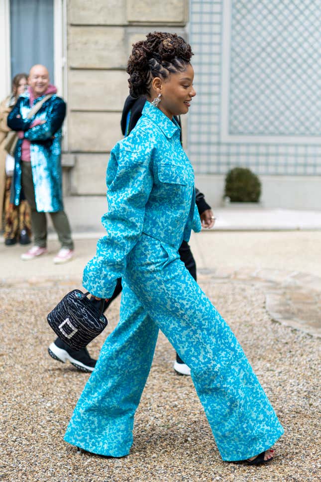 Image for article titled Even More, Ways Chloe and Halle Bailey&#39;s Locs Were Styled