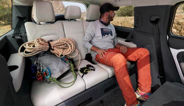 Image for article titled The All-New 2023 Land Rover Defender 130 Will Start At Under $70,000
