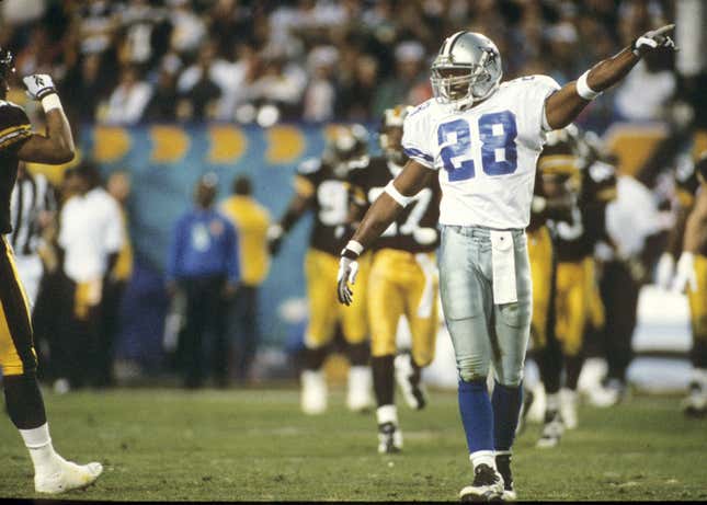 Image for article titled Julius Peppers, Antonio Gates, and the 15 Finalists for the 2024 Hall of Fame