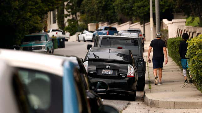 Image for article titled Neighbor Tired Of Disrespect Gets Airbnb Guests&#39; Car Towed After Being Blocked In Their Own Driveway