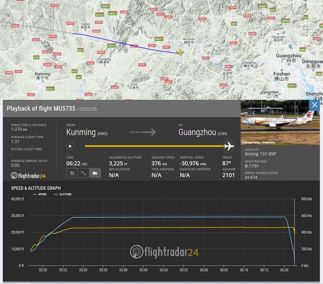 Image for article titled Chinese Boeing 737 With 132 Onboard Crashes After A Sudden Descent
