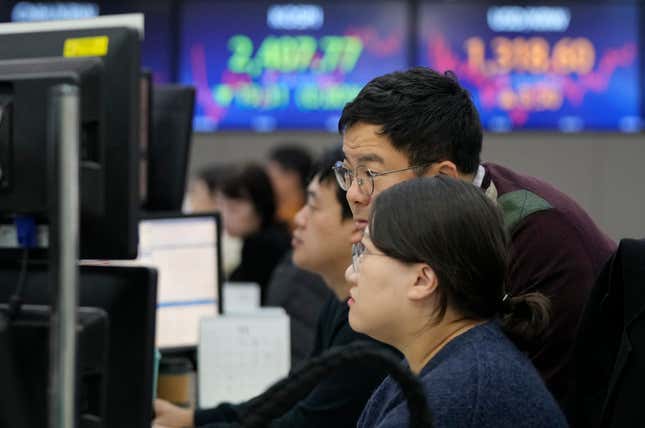 Currency traders watch monitors at the foreign exchange dealing room of the KEB Hana Bank headquarters in Seoul, South Korea, Friday, Nov. 10, 2023. Asian shares have retreated after rising bond market yields once again weighed on Wall Street. The declines ended a lull in wider swings in prices during a brief respite from market moving data releases. (AP Photo/Ahn Young-joon)