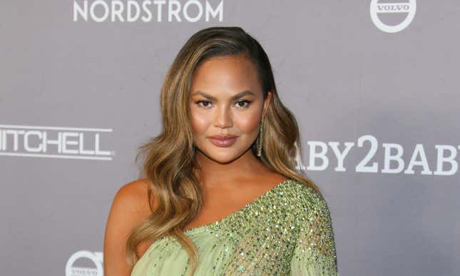 Image for article titled Is Chrissy Teigen's Cookware Line a Casualty of Her Courtney Stodden Tweets?
