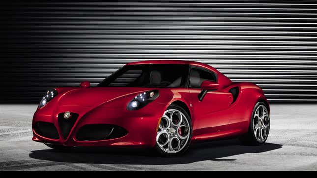 Una foto de un deportivo alfa Romeo 4C rojo. 