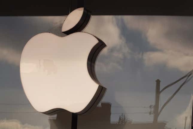 Image for article titled Apple earnings beat expectation as Americans rush to buy iPhones before tariffs