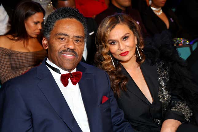 Richard Lawson und Tina Knowles nehmen an den 54. NAACP Image Awards im Pasadena Civic Auditorium am 25. Februar 2023 in Pasadena, Kalifornien teil.