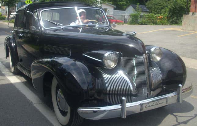 Cadillac V8 Sedan