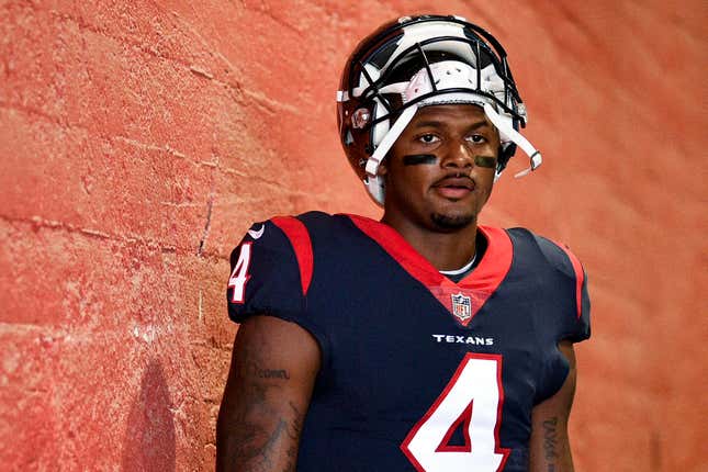 Image for article titled Amid Ongoing Sexual Assault Lawsuits, 10 Women File Police Complaints Against Deshaun Watson