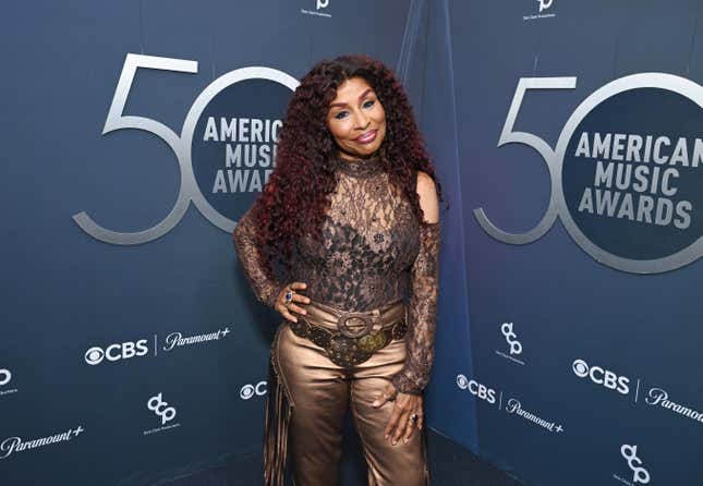 Chaka Khan kommt zum 50. Jubiläums-Special der American Music Awards in den LA Center Studios in Los Angeles, Kalifornien.