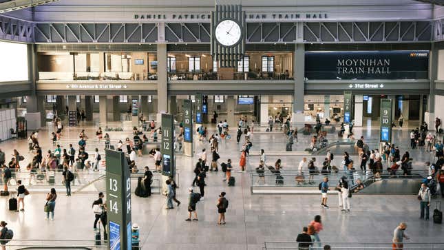 Image for article titled $1.6 Billion NYC Train Station Doesn&#39;t Have Enough Seats