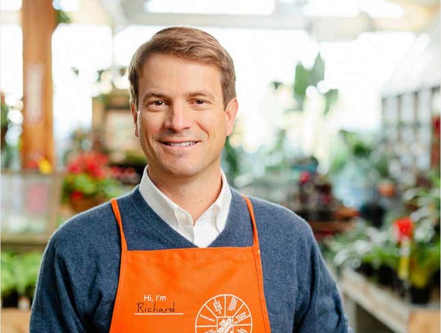 RichardMcPhail est vice-président exécutif et directeur financier de Home Depot.