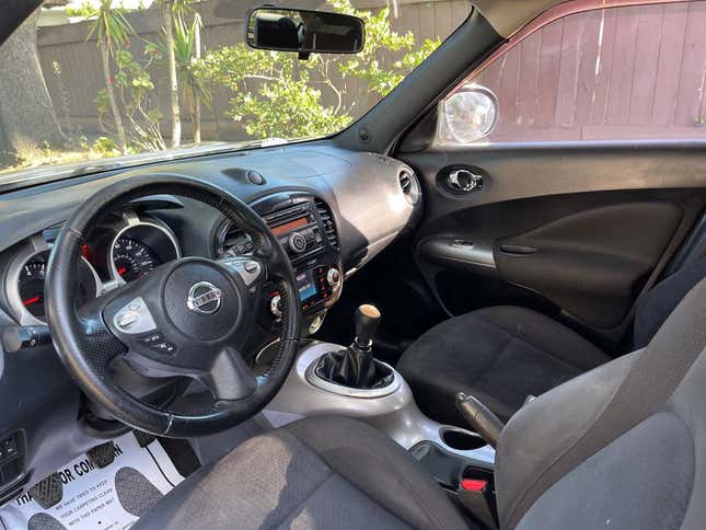 Image for article titled At $7,200, Could This 2012 Nissan Juke SV Turn Your Driveway Into A Modern Art Exhibit?