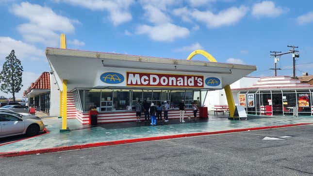 McDonald's Opens New Apple Store Restaurant