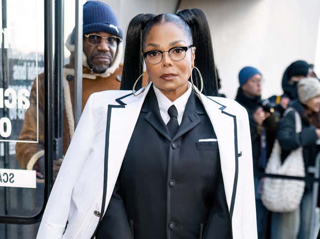 Image for article titled The Truth About Kim Porter&#39;s Bestselling ‘Memoir,’ Janet Jackson&#39;s Controversial Kamala Harris Statements, Diddy&#39;s Lawyer Explains 1,000 Bottles Of Baby Oil, Black Celebs Who Have Attended Diddy&#39;s &#39;White Parties&#39; And More