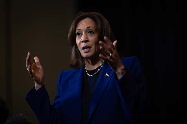 Image de l'article intitulé EXCLUSIF&amp;#xa0;: la campagne de Kamala Harris espère que ces deux publicités audacieuses toucheront les hommes noirs