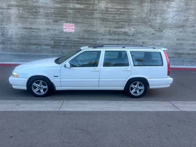 Image for article titled At $3,685, Is Buying This 1998 Volvo V70 A Victory?
