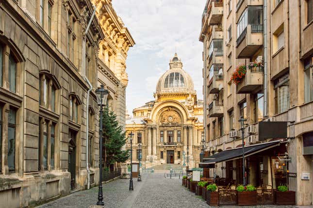 Eine Straße in der Altstadt von Bukarest, Rumänien