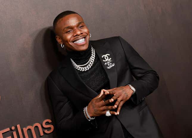  DaBaby llega al estreno de “Emancipation” de Apple Original Films en el Regency Village Theatre en Westwood, California, el 30 de noviembre de 2022 .