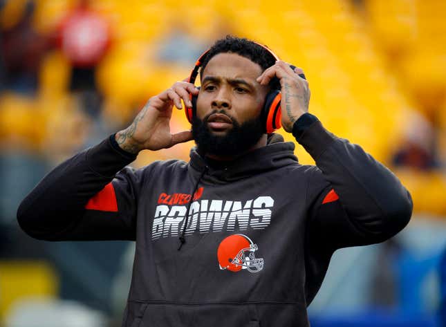 Odell Beckham #13 of the Cleveland Browns warms up before the game against the Pittsburgh Steelers on December 1, 2019 at Heinz Field in Pittsburgh, Pennsylvania. 