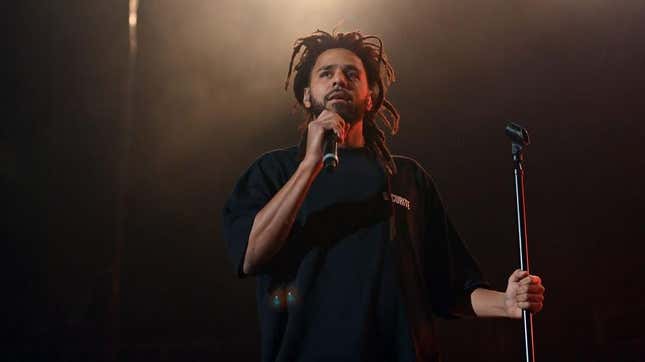 Image for article titled J. Cole Finally Breaks Silence on Drake-Kendrick Lamar Feud With New Track, and Black Twitter Has Some Thoughts