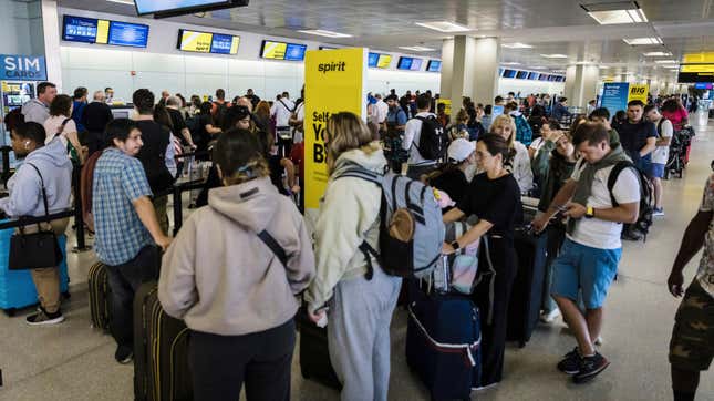 Spirit airlines passengers dealing with flight delays