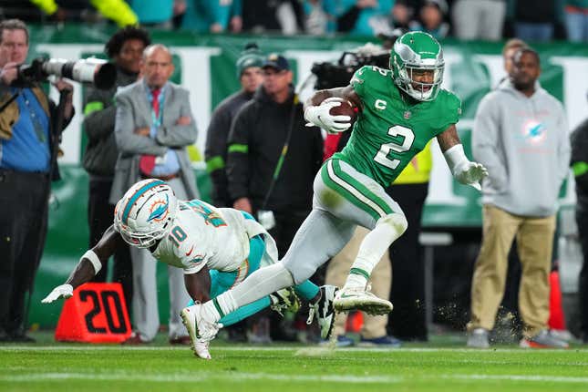 PHILADELPHIA, PENNSYLVANIA - OCTOBER 22: Darius Slay #2 of the Philadelphia Eagles intercepts a pass as Tyreek Hill #10 of the Miami Dolphins falls during the second half of a game at Lincoln Financial Field on October 22, 2023 in Philadelphia, Pennsylvania. (Photo by Mitchell Leff/Getty Images)