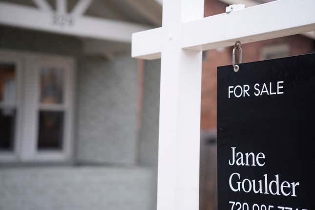 A for sale sign stands outside a single-family residence on the market on Thursday, Nov. 23, 2023, in Denver. On Thursday, Freddie Mac reports on this week&#39;s average U.S. mortgage rates.(AP Photo/David Zalubowski)