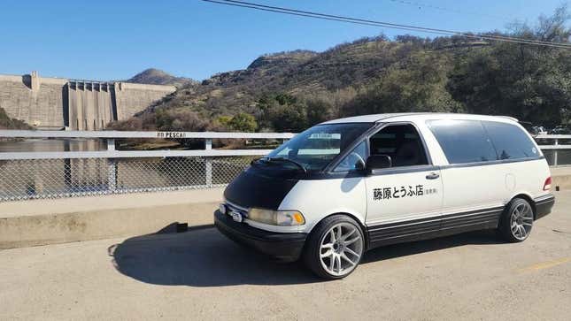 Image for article titled This Mid-Engine Toyota Van Can Deliver Way More Tofu Than Some Dumb Corolla