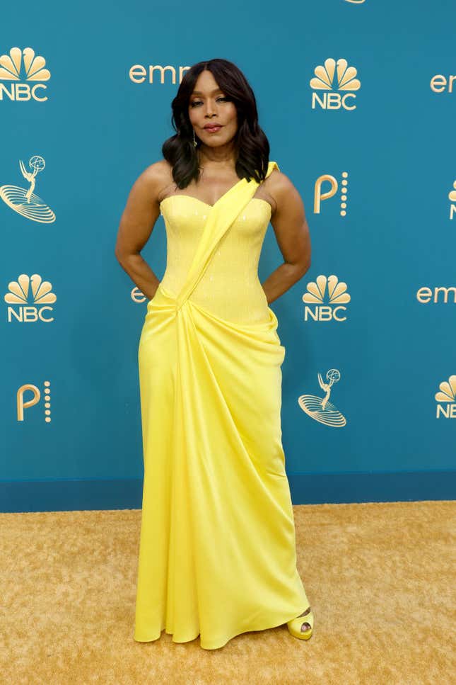 Image for article titled 2022 Emmys Red Carpet Looks