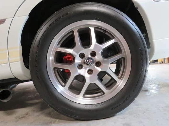 A photo of the rear wheels of the town car 
