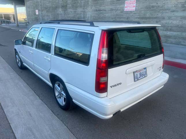 Image for article titled At $3,685, Is Buying This 1998 Volvo V70 A Victory?