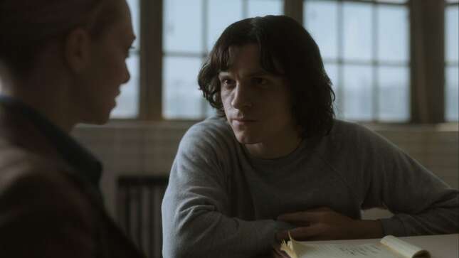 Amanda Seyfried and Tom Holland in The Crowded Room