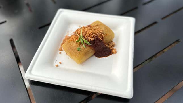 Image for article titled 6 of the Best Foods at EPCOT’s Festival of the Holidays