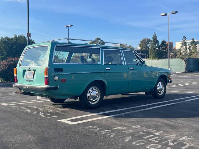 Image for article titled At $6,800, Is This 1972 Volvo 145 Worth its Weight in Patina?