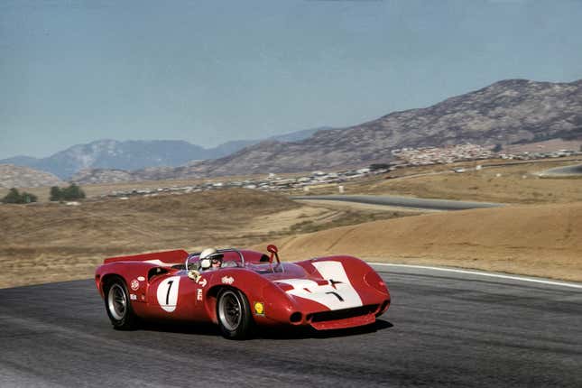 John Surtees, Lola-Chevrolet T70 Mk.2, Los Angeles Times Grand Prix - Can-Am, Riverside, 30 October 1966.