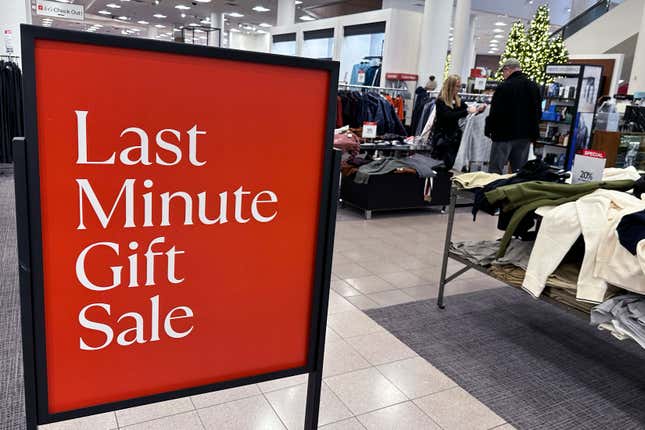 A sign aimed at last minute holiday shoppers is displayed at a retail store in Schaumburg, Ill., Monday, Dec. 18, 2023. Retailers are stepping up discounting and other enticements for the final days before Christmas as they try to lure last minute shoppers who&#39;ve been waiting to get the best deals in an economically challenging environment. (AP Photo/Nam Y. Huh)