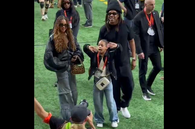 Image for article titled Where Was Beyoncé and Jay-Z&#39;s Son Sir Carter During the Super Bowl?? The Internet Wants to Know Why We Never See Him