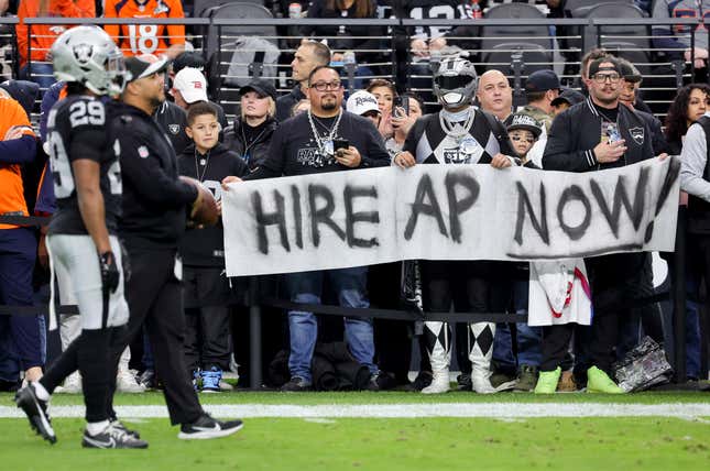 Image for article titled Raiders remove interim tag, hire Antonio Pierce as head coach