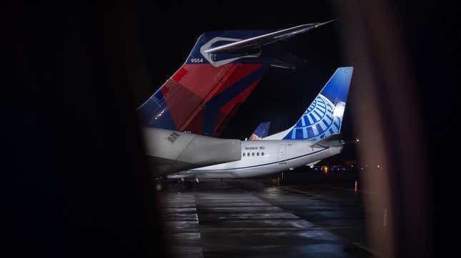 Un avion Delta Airlines et un avion United Airlines