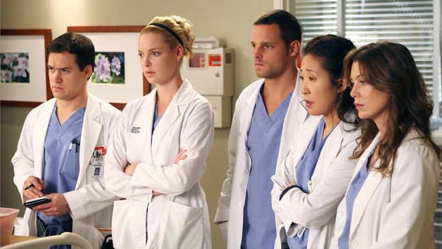 TR Knight, Katherine Heigl, Justin Chambers, Sandra Oh, and Ellen Pompeo in Grey’s Anatomy 
